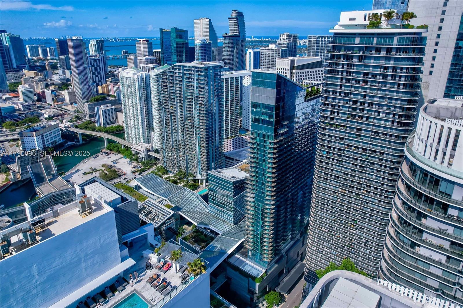 55 SW 9th St #PH4501, Miami FL 33130