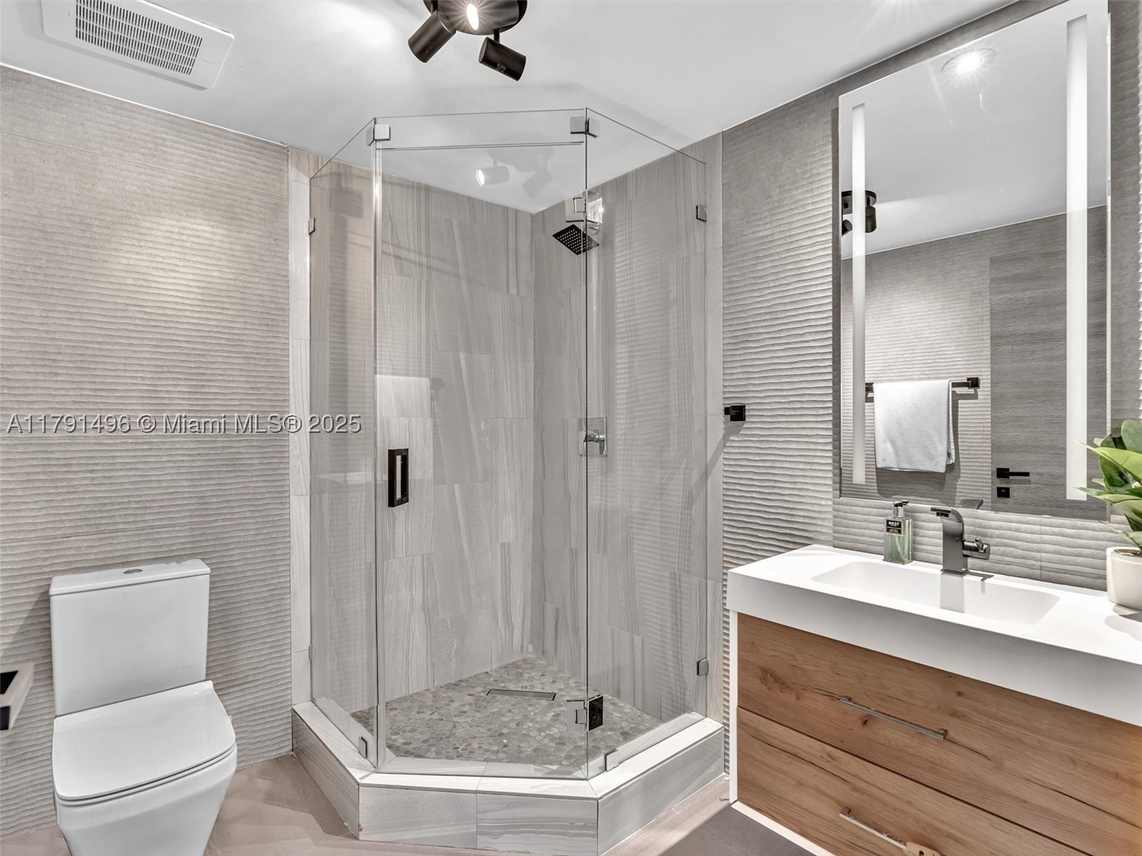 3201 NE 183rd St #2102, Aventura FL 33160