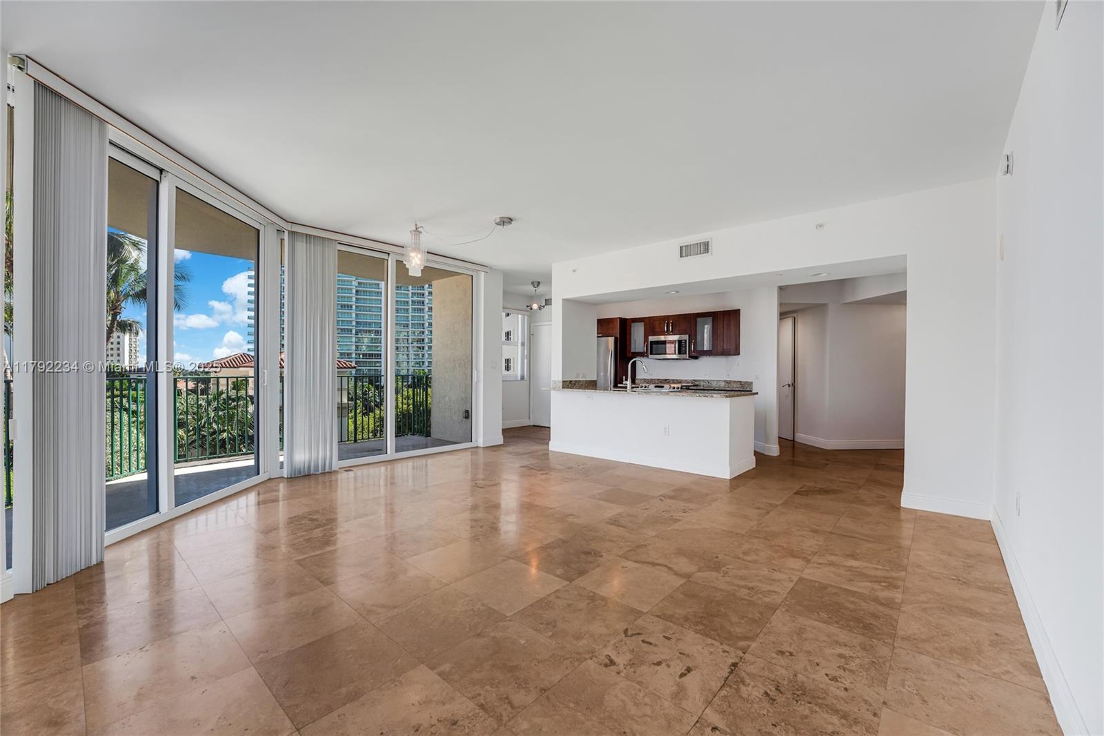 19900 E Country Club Dr #612, Aventura FL 33180