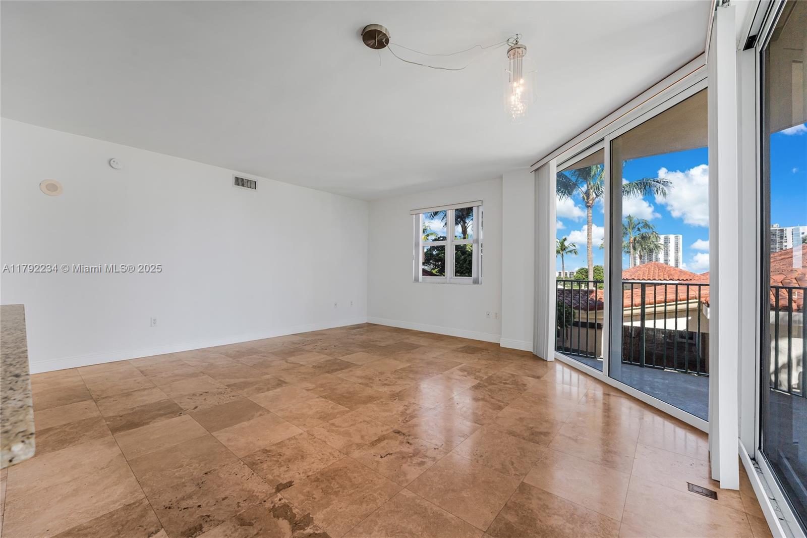 19900 E Country Club Dr #612, Aventura FL 33180