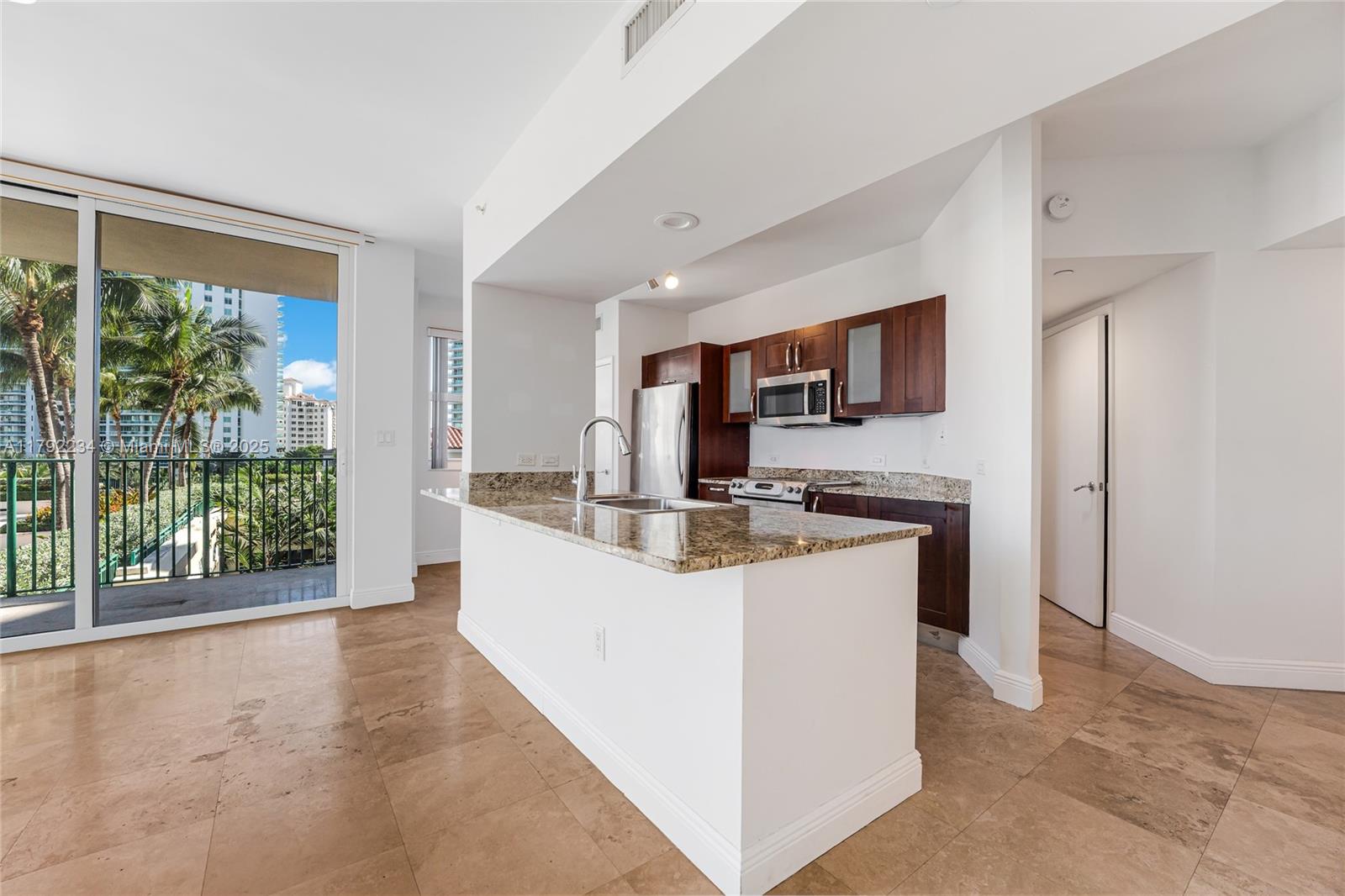 19900 E Country Club Dr #612, Aventura FL 33180