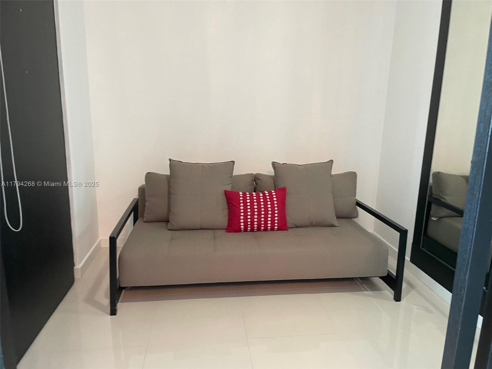 900 Biscayne Blvd #5707, Miami FL 33132
