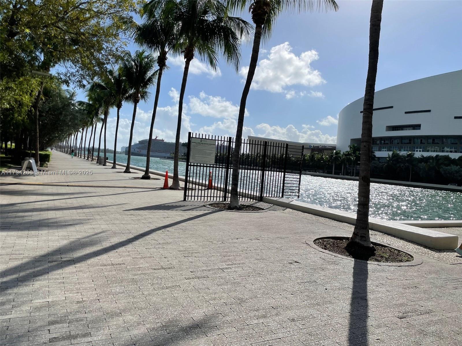 900 Biscayne Blvd #5707, Miami FL 33132