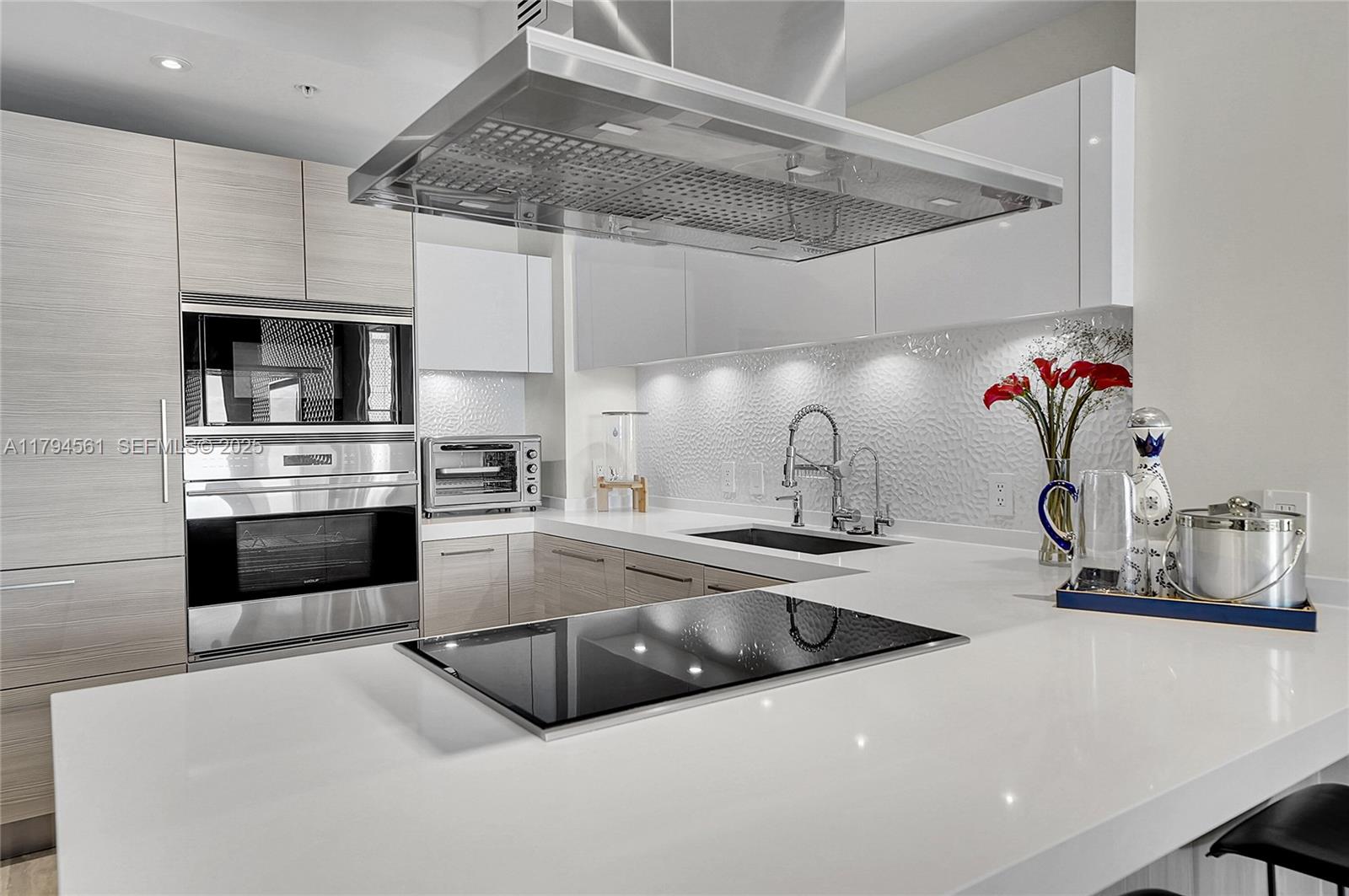 17111 Biscayne Blvd #2208, Aventura FL 33160