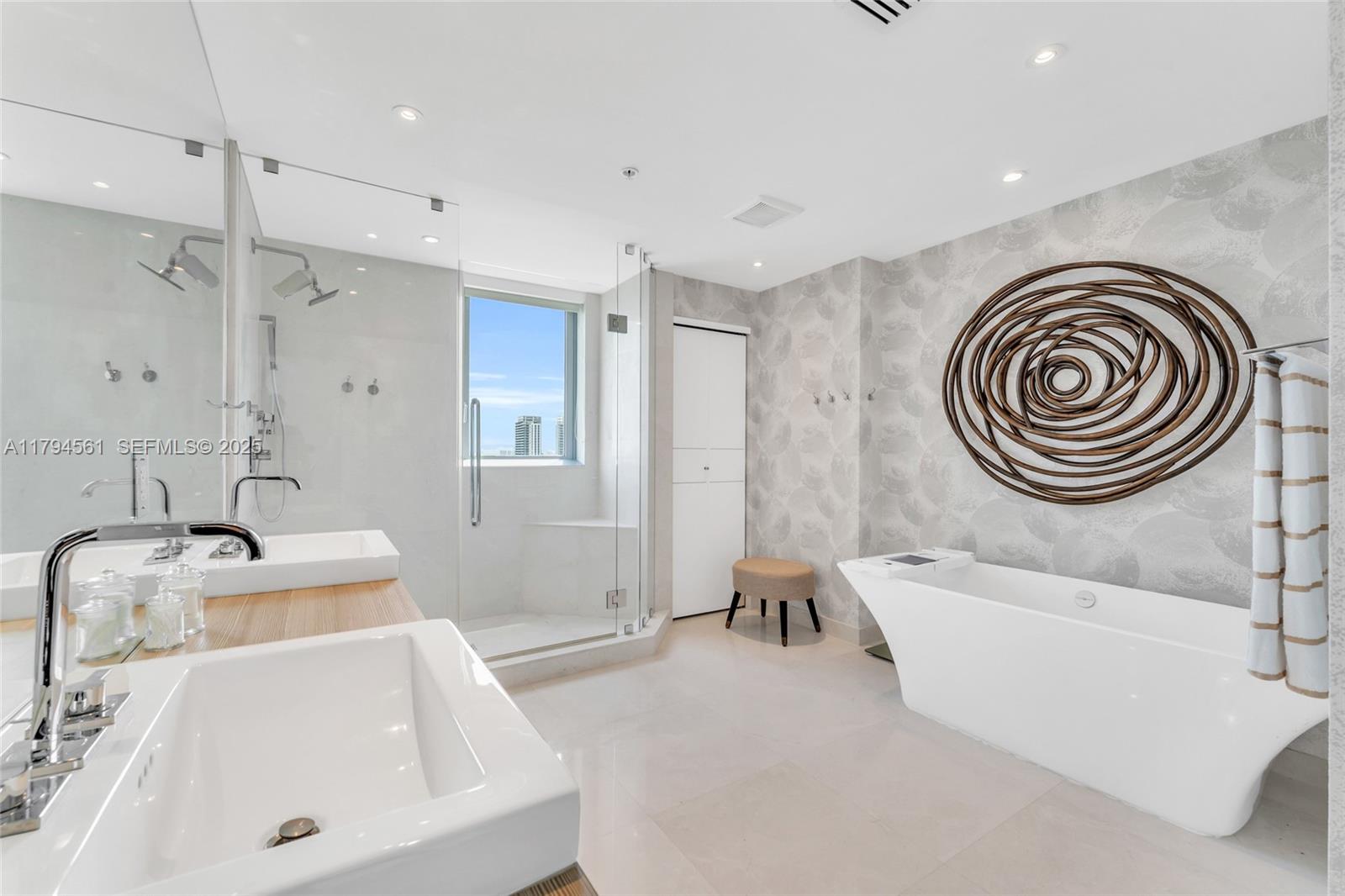 17111 Biscayne Blvd #2208, Aventura FL 33160