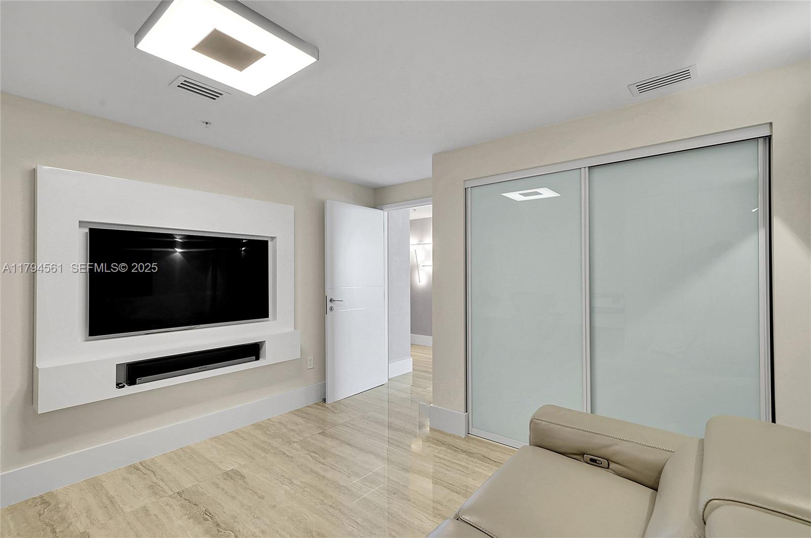 17111 Biscayne Blvd #2208, Aventura FL 33160