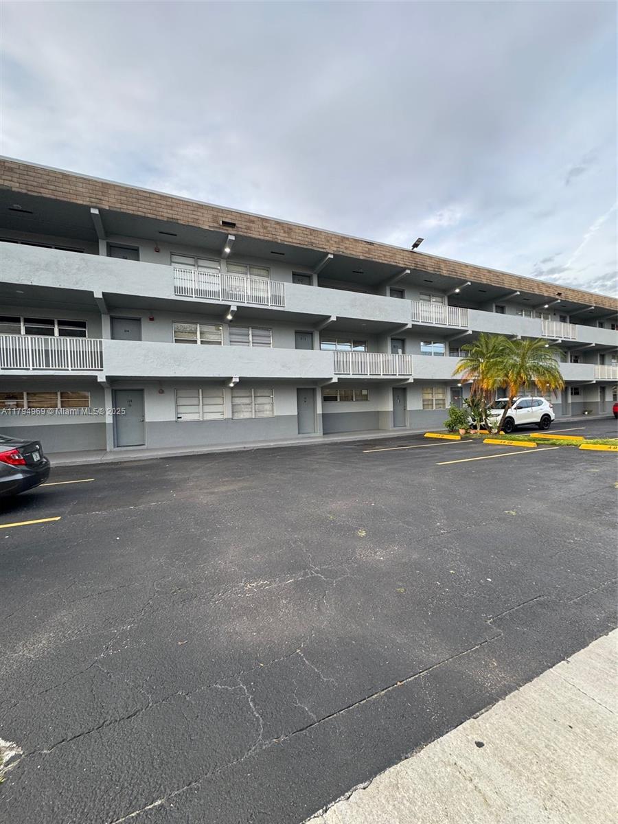 11195 SW 1st St #314, Sweetwater FL 33174