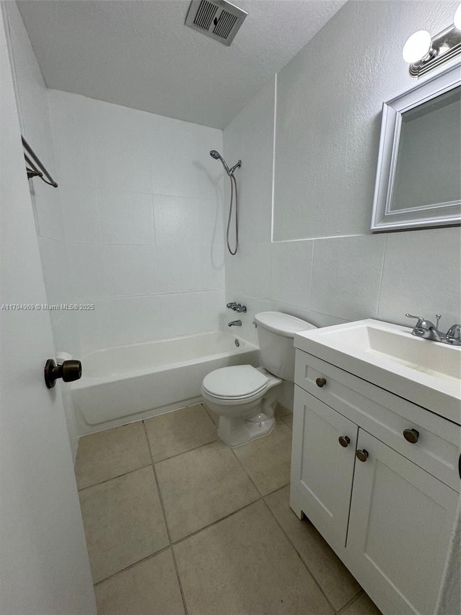 11195 SW 1st St #314, Sweetwater FL 33174