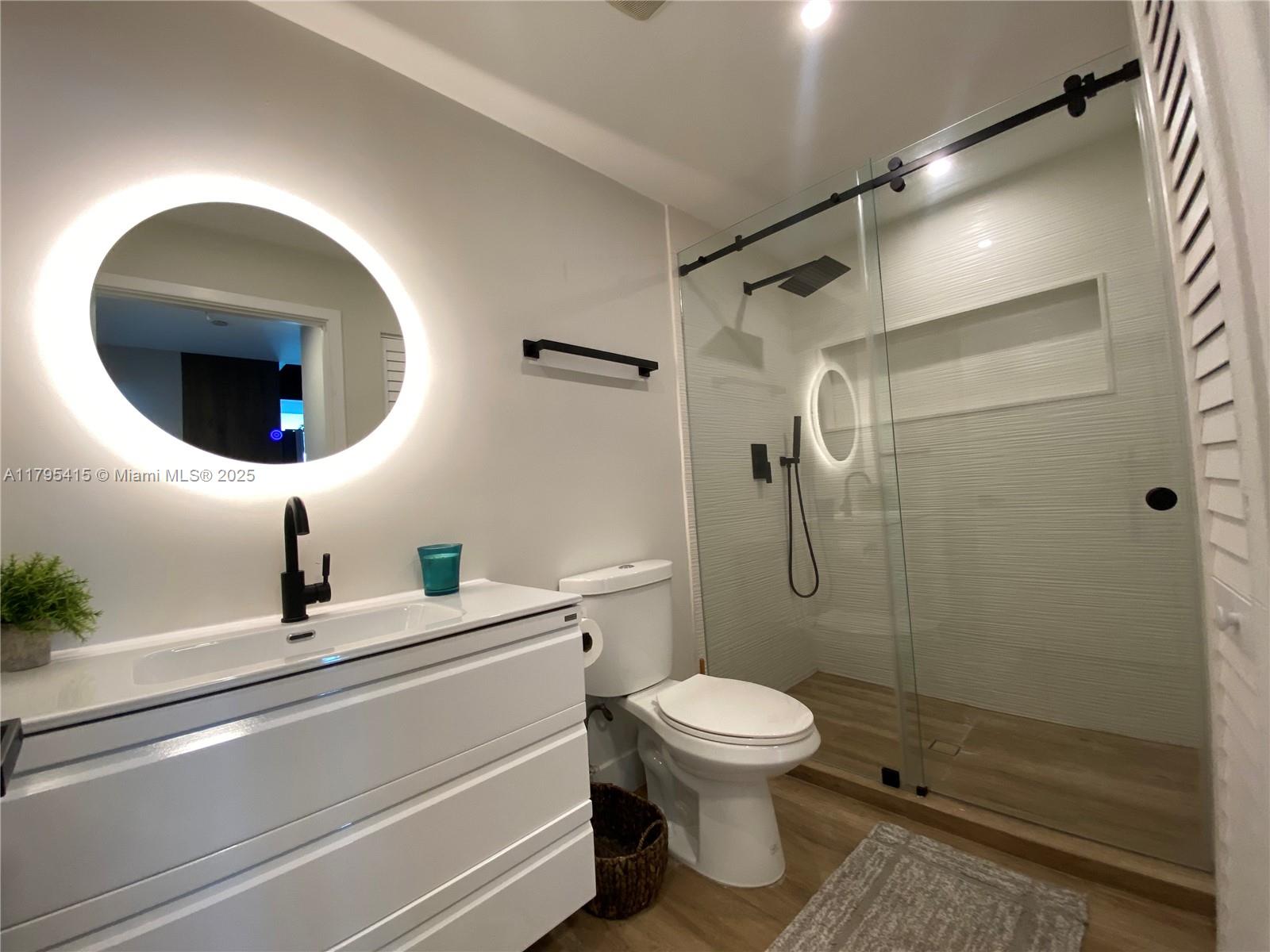 888 Biscayne Blvd #2405, Miami FL 33132