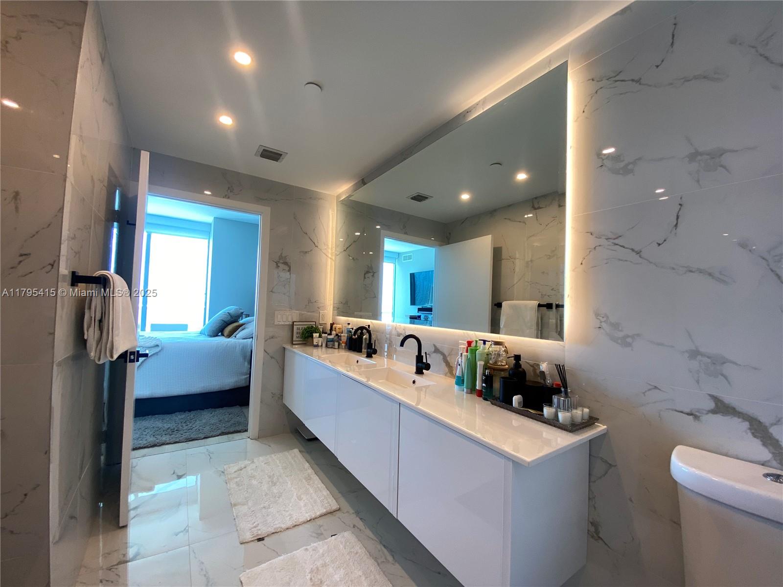 888 Biscayne Blvd #2405, Miami FL 33132