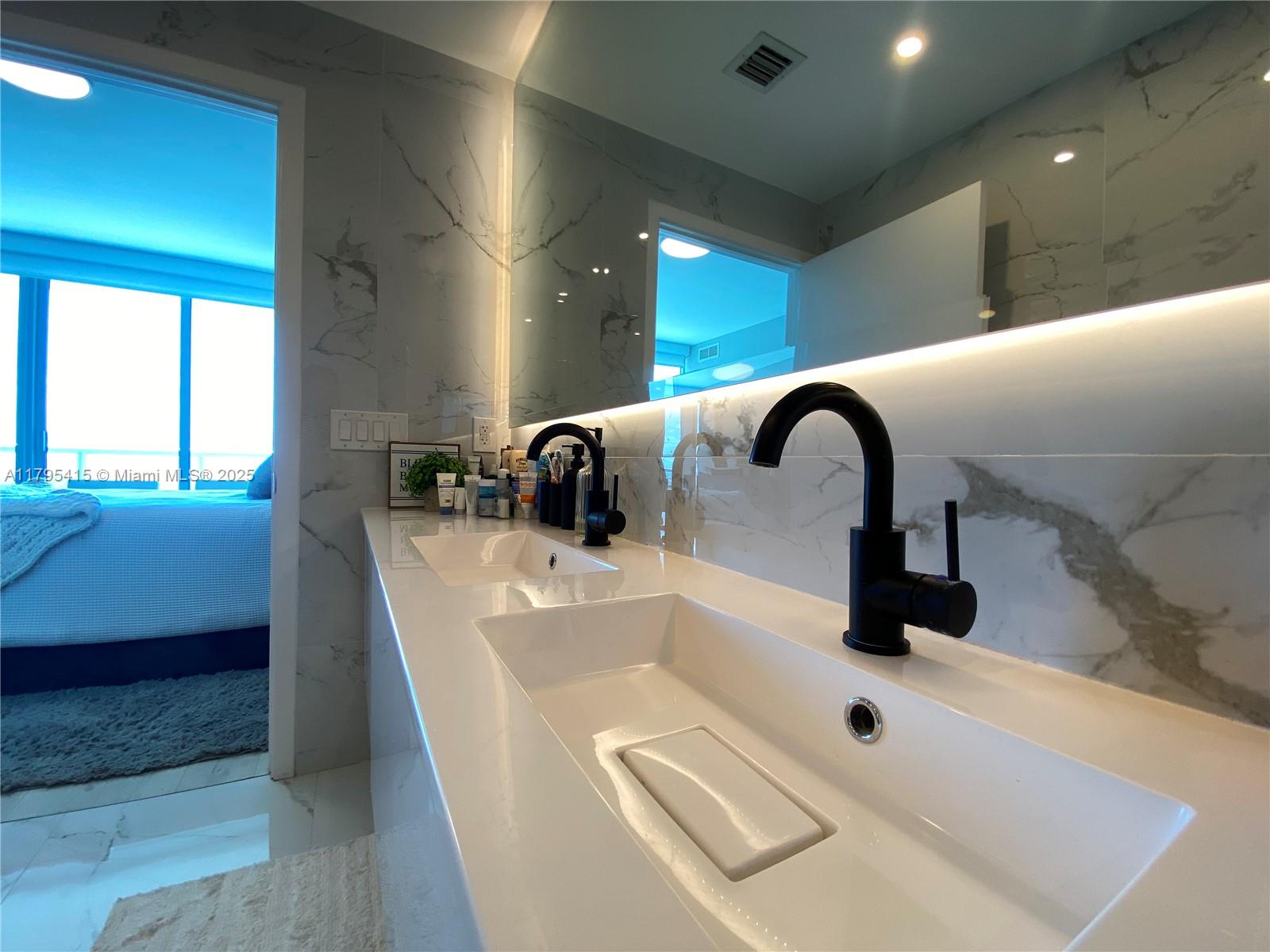 888 Biscayne Blvd #2405, Miami FL 33132