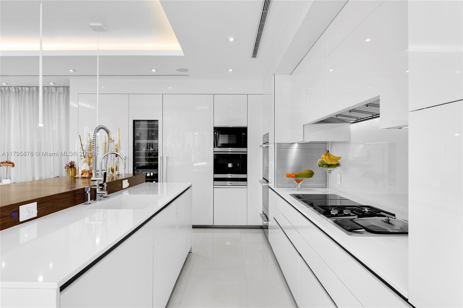 441 N Hibiscus Dr, Miami Beach FL 33139