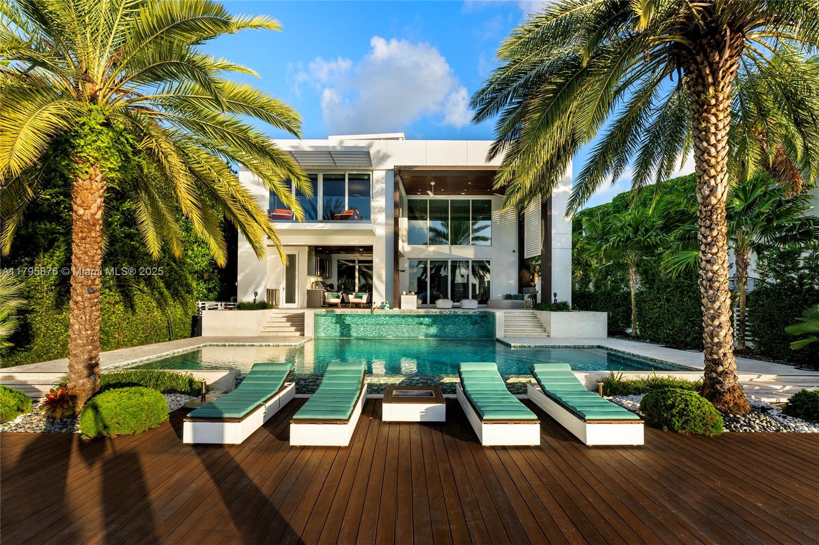 441 N Hibiscus Dr, Miami Beach FL 33139