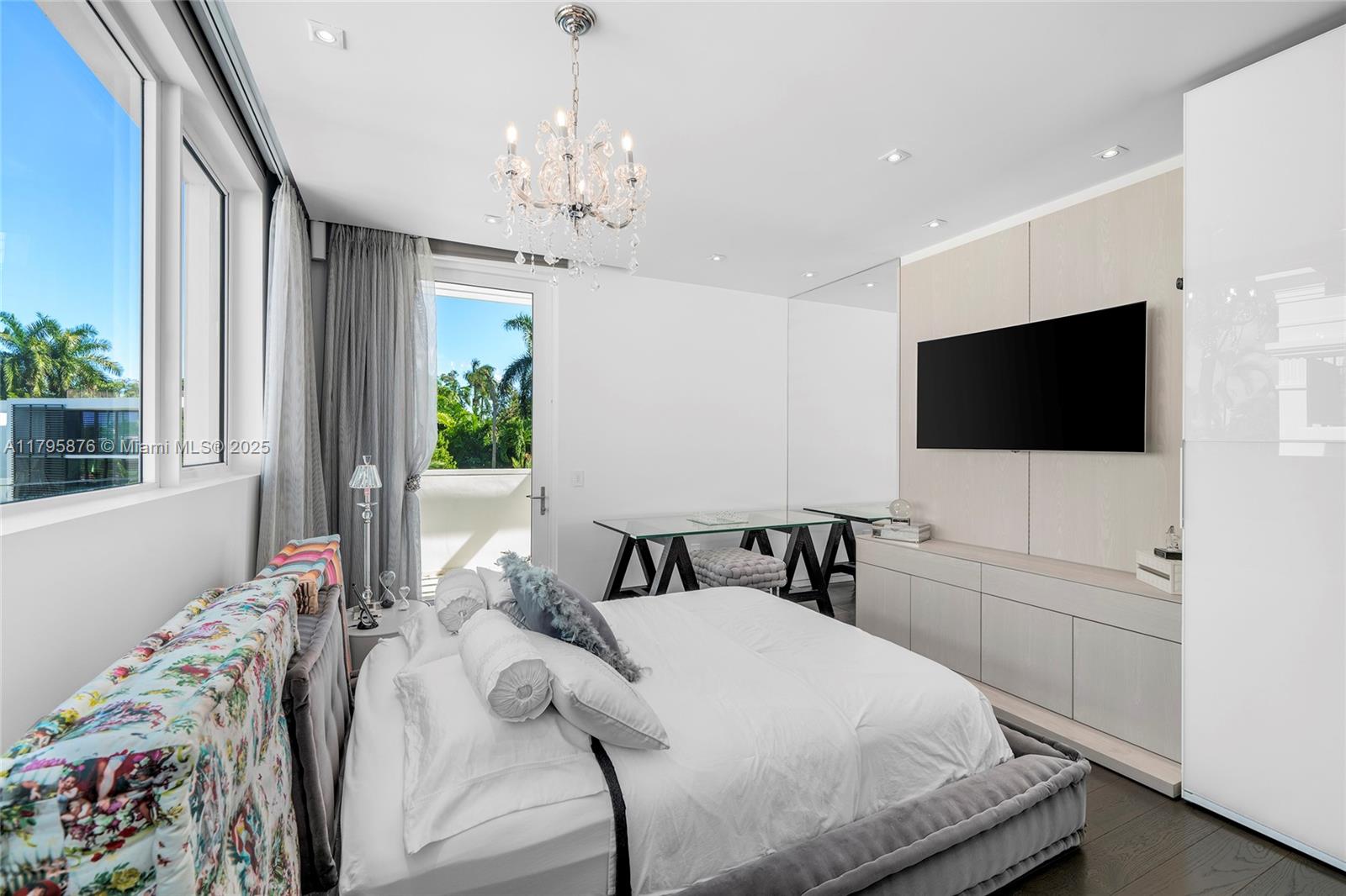 441 N Hibiscus Dr, Miami Beach FL 33139