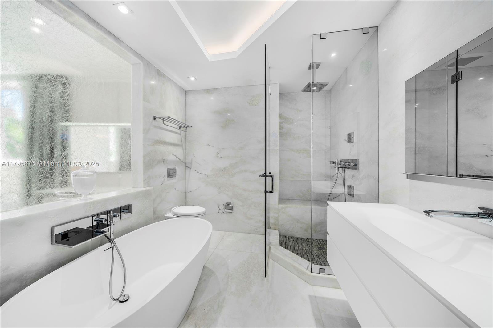 441 N Hibiscus Dr, Miami Beach FL 33139