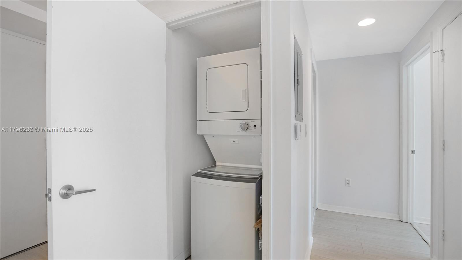 55 SE 6th St #1804, Miami FL 33131