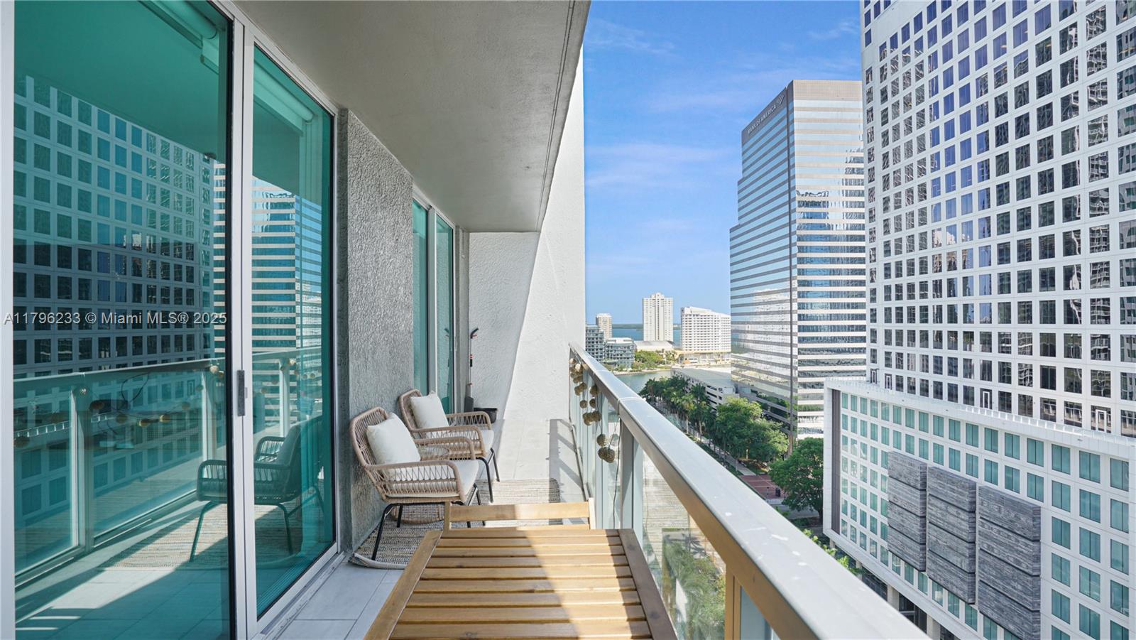 55 SE 6th St #1804, Miami FL 33131
