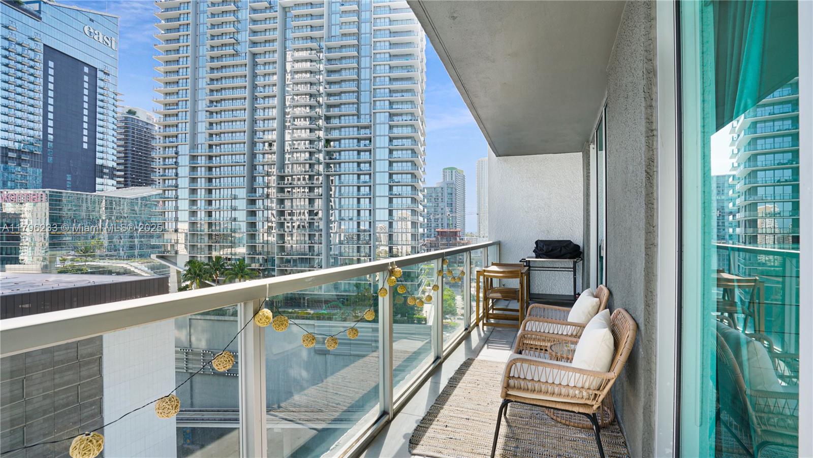 55 SE 6th St #1804, Miami FL 33131