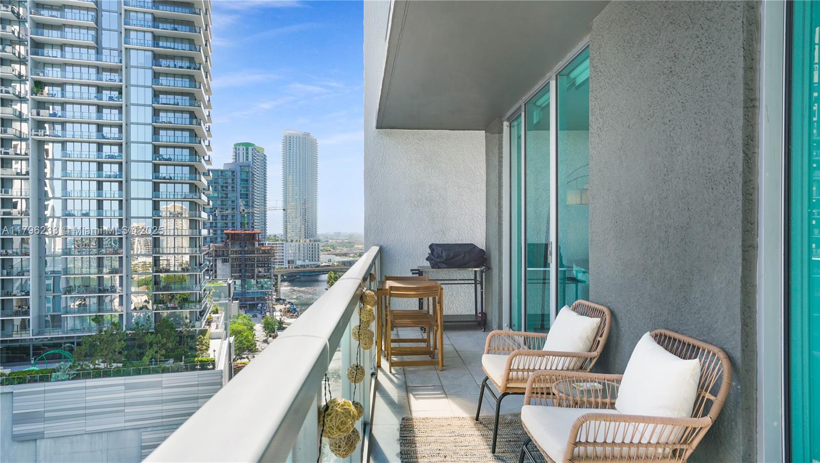 55 SE 6th St #1804, Miami FL 33131