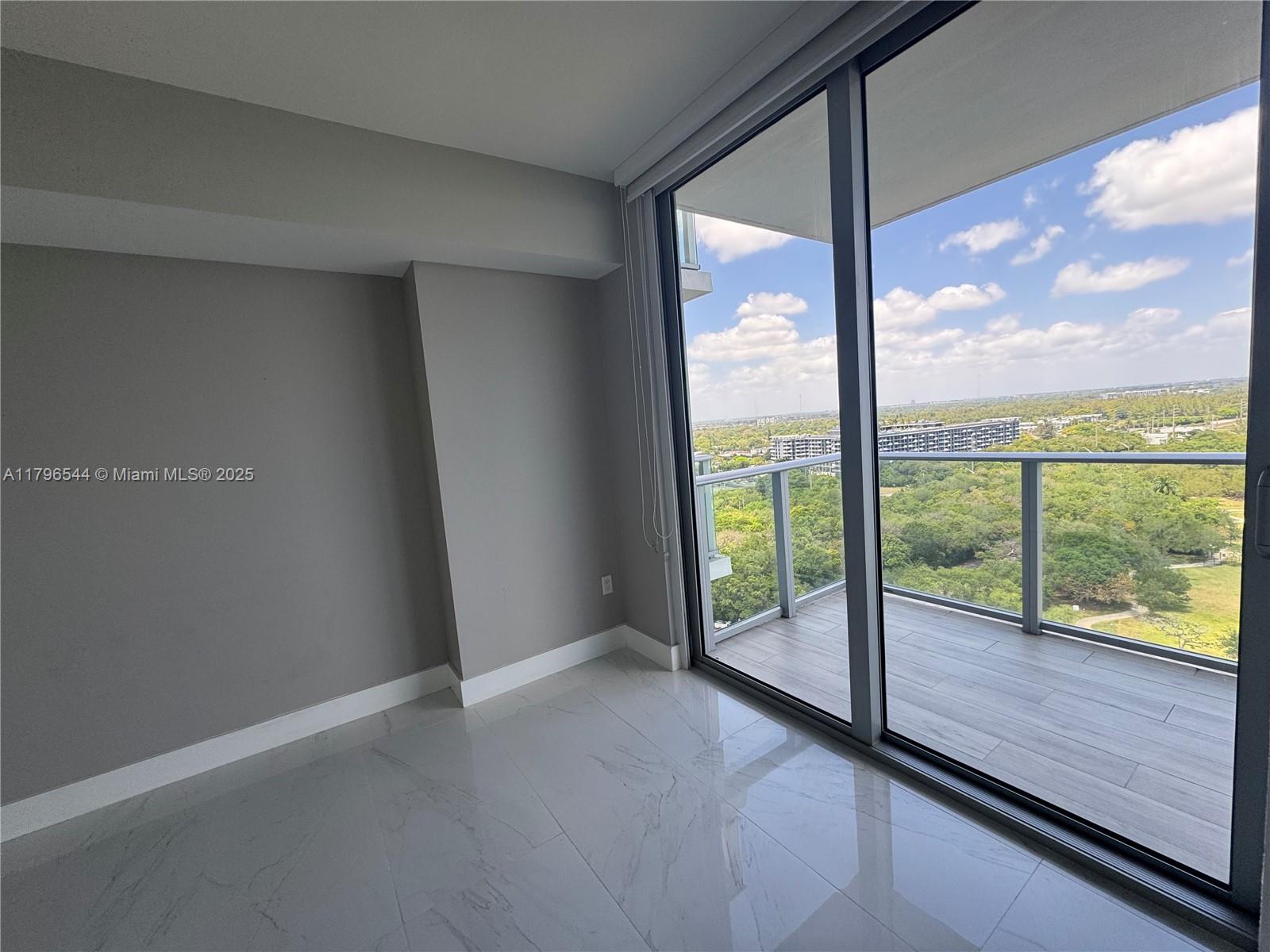 16385 Biscayne Blvd #1806 +1 parking, North Miami Beach FL 33160