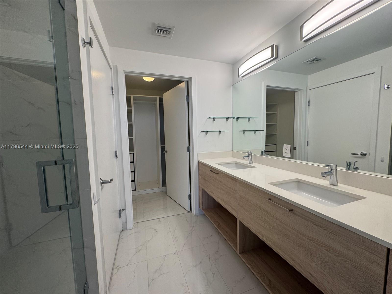 16385 Biscayne Blvd #1806 +1 parking, North Miami Beach FL 33160