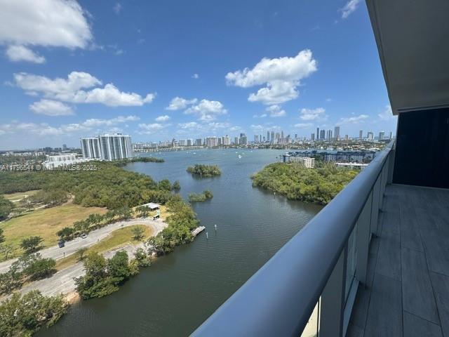 16385 Biscayne Blvd #1806 +1 parking, North Miami Beach FL 33160