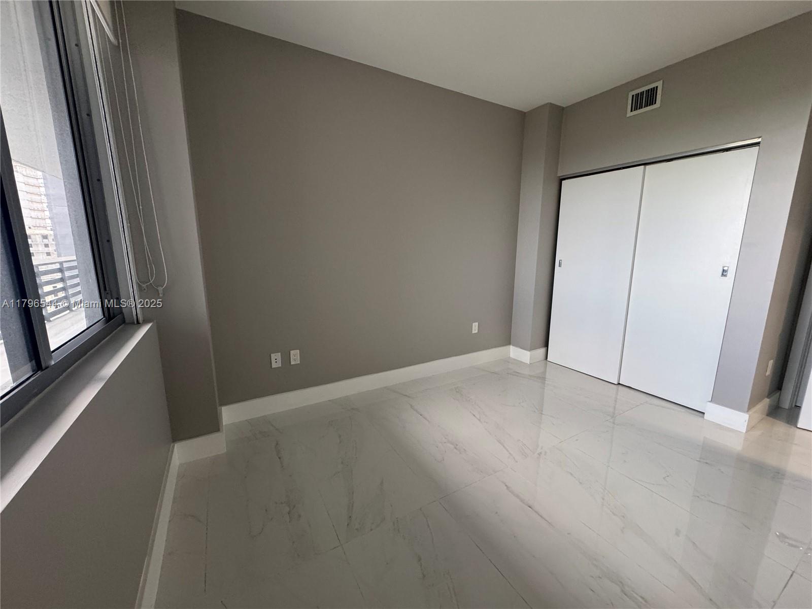 16385 Biscayne Blvd #1806 +1 parking, North Miami Beach FL 33160