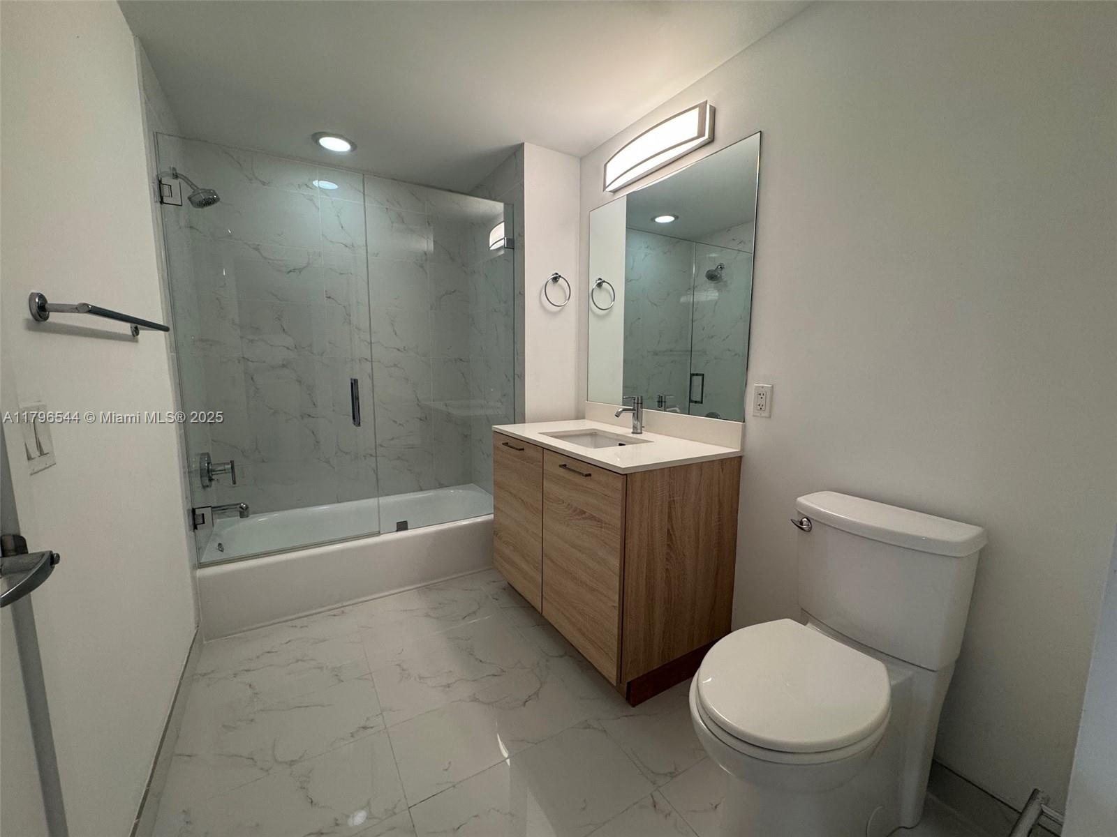 16385 Biscayne Blvd #1806 +1 parking, North Miami Beach FL 33160