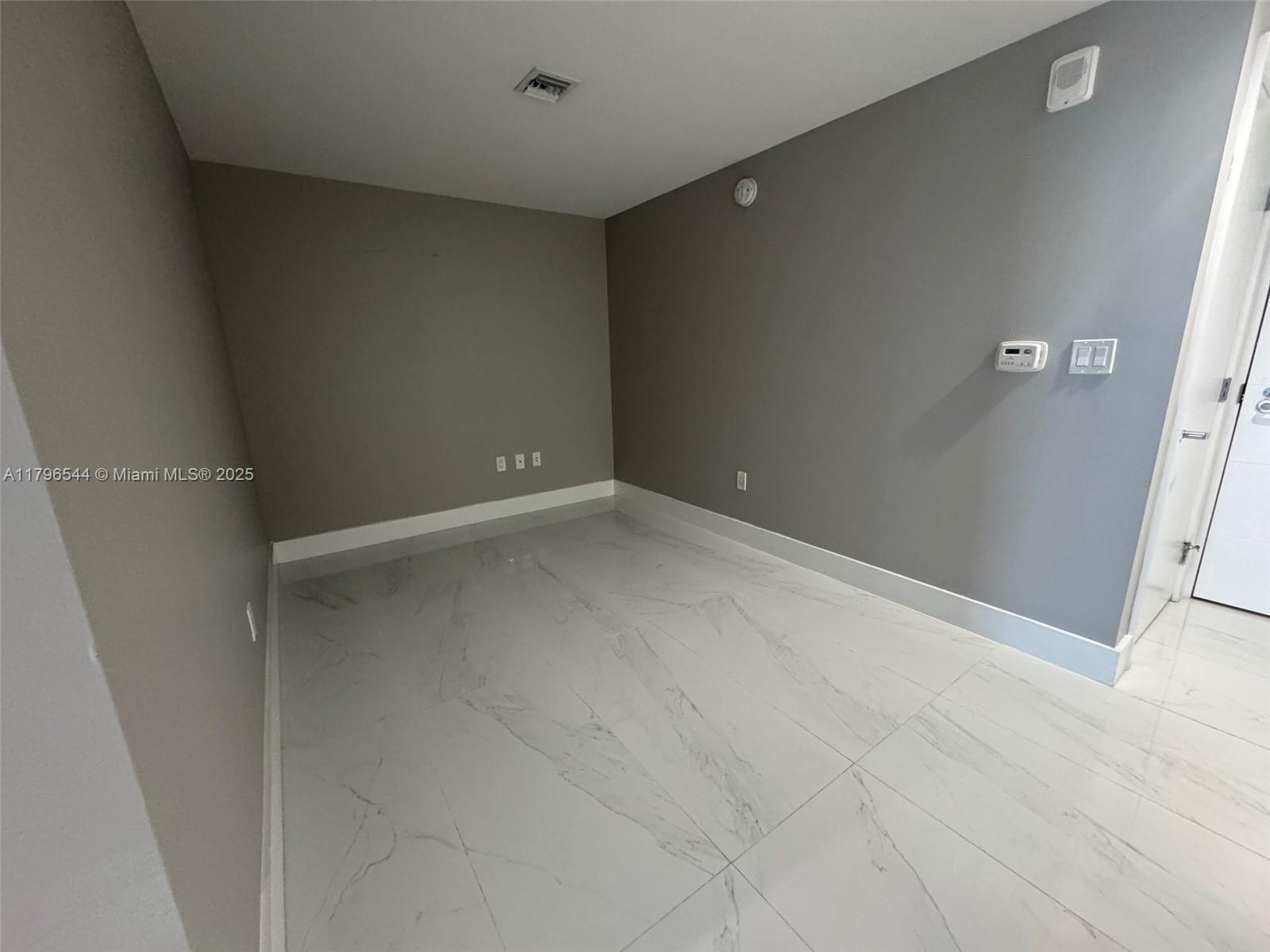 16385 Biscayne Blvd #1806 +1 parking, North Miami Beach FL 33160