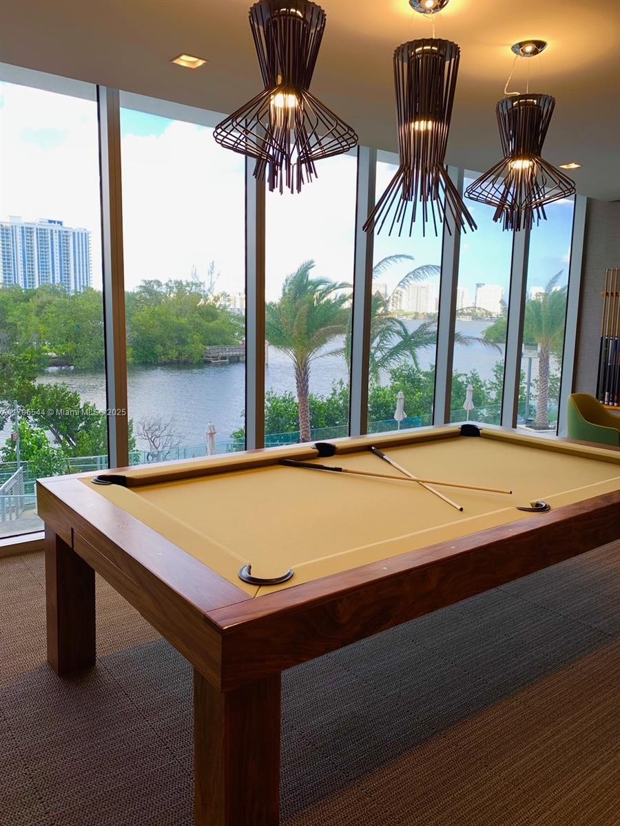 16385 Biscayne Blvd #1806 +1 parking, North Miami Beach FL 33160
