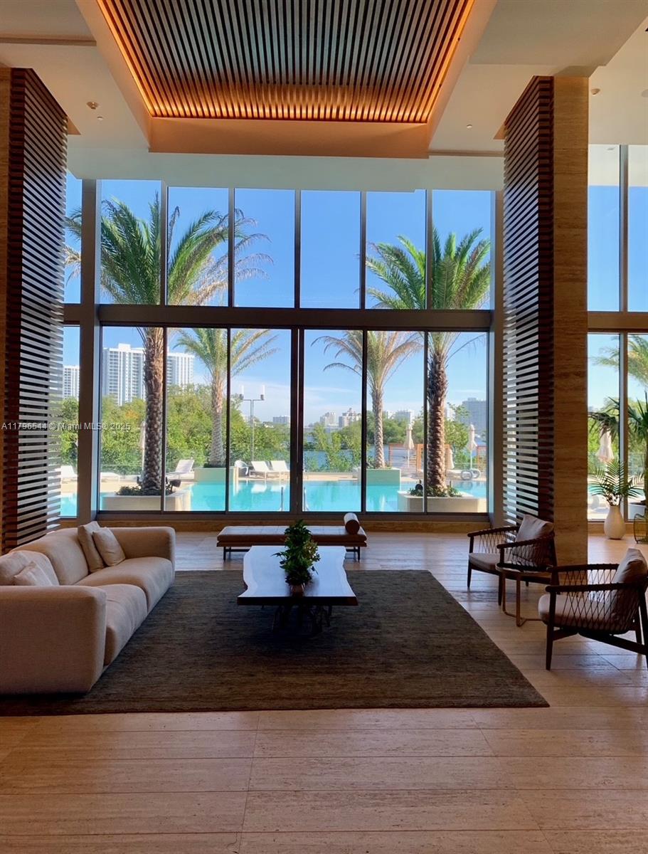 16385 Biscayne Blvd #1806 +1 parking, North Miami Beach FL 33160
