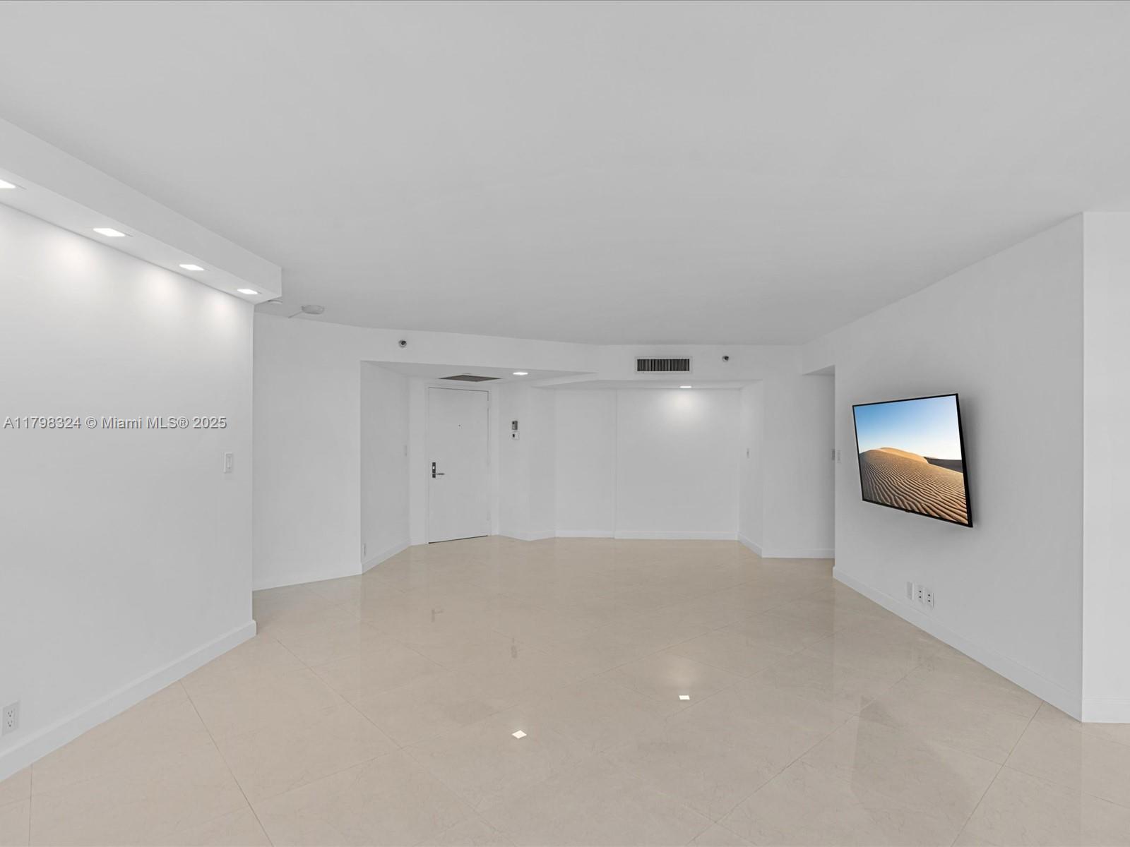 3530 Mystic Pointe Dr #3310 (LPH10), Aventura FL 33180