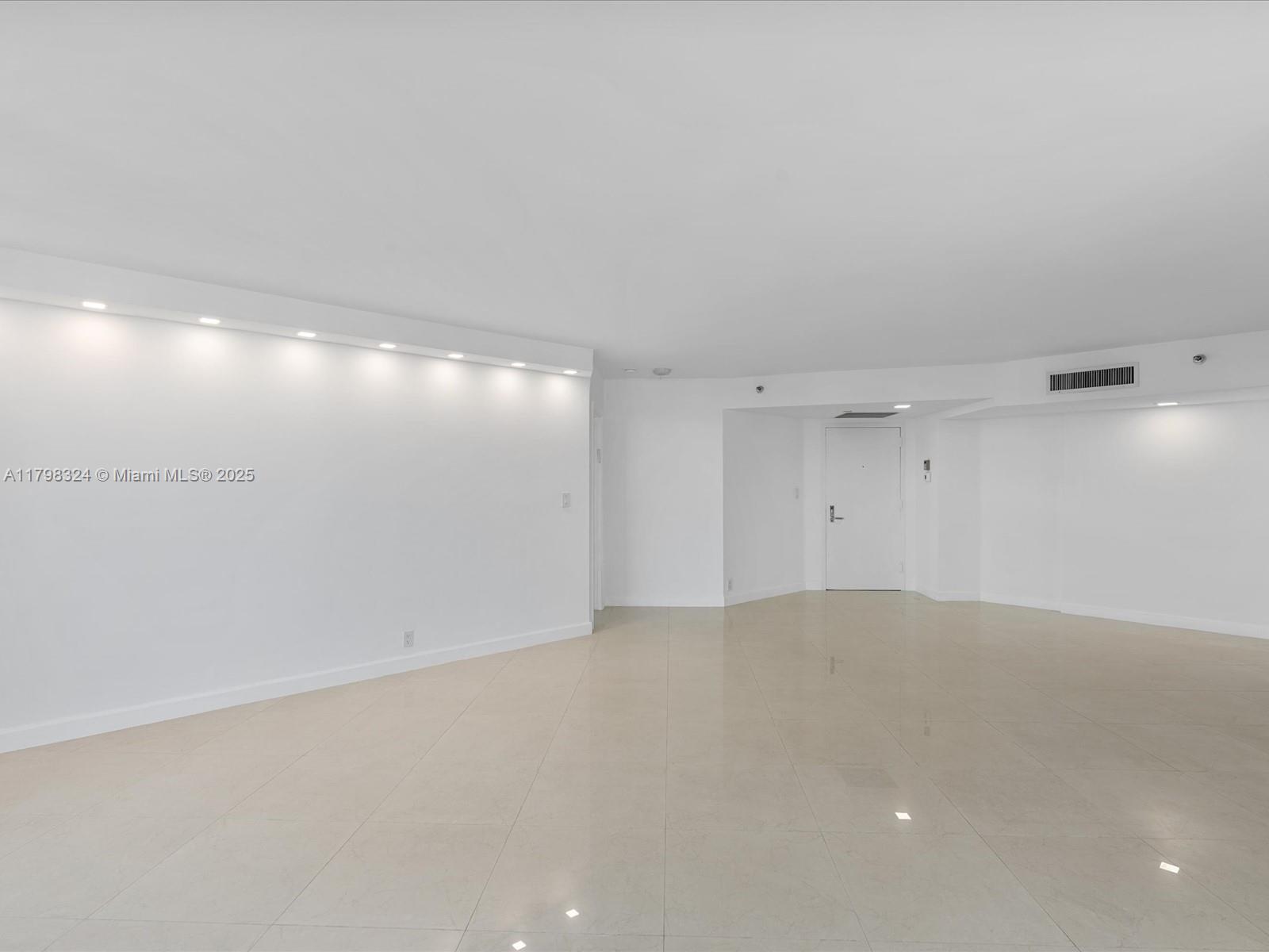 3530 Mystic Pointe Dr #3310 (LPH10), Aventura FL 33180