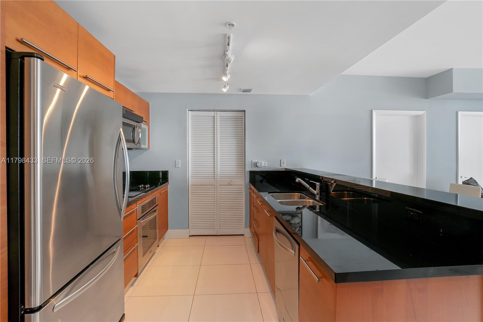 253 NE 2nd St #2201, Miami FL 33132
