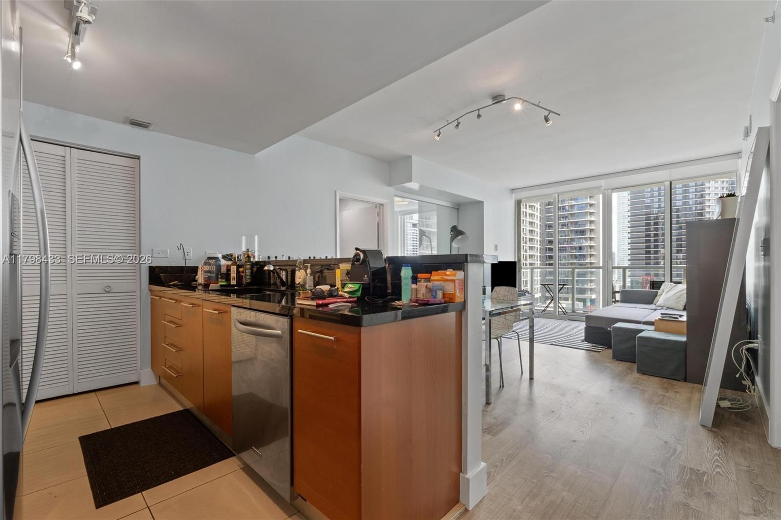 253 NE 2nd St #2201, Miami FL 33132