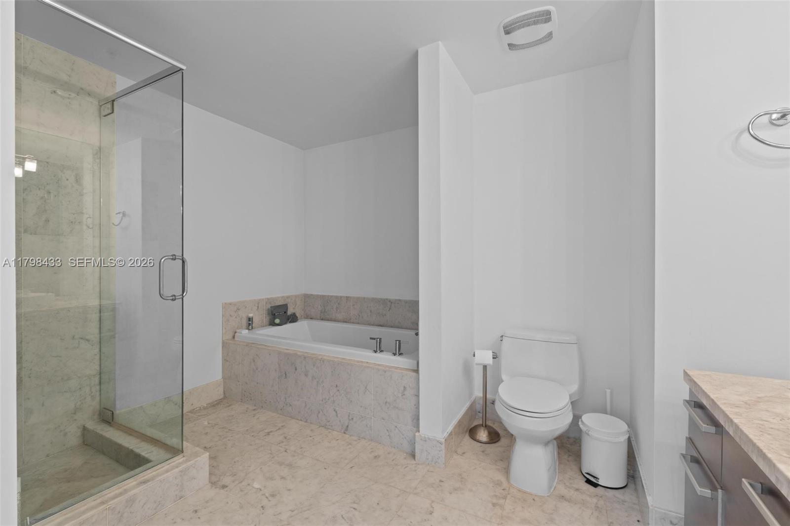 253 NE 2nd St #2201, Miami FL 33132