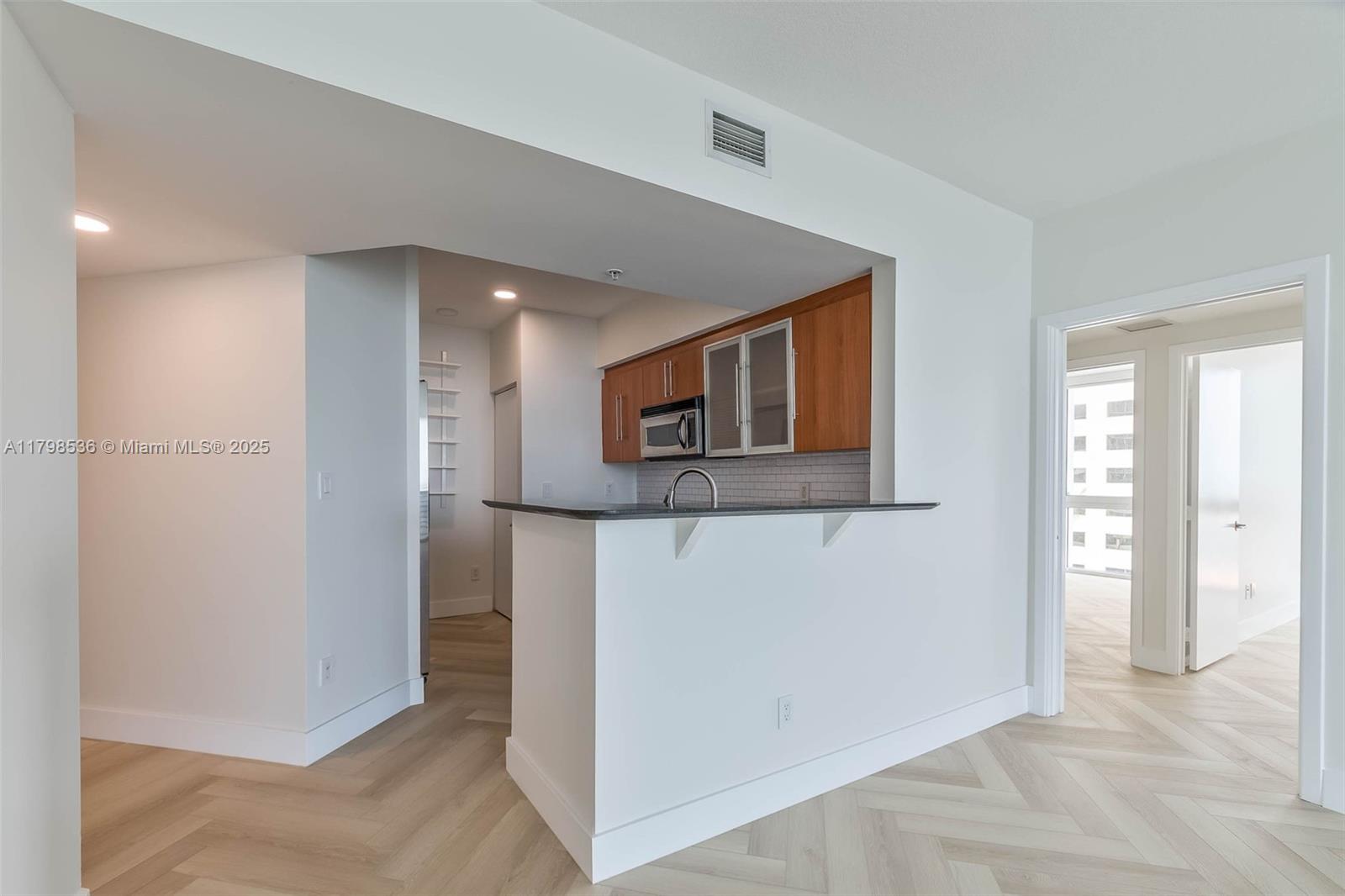 335 S Biscayne Blvd #1012, Miami FL 33131
