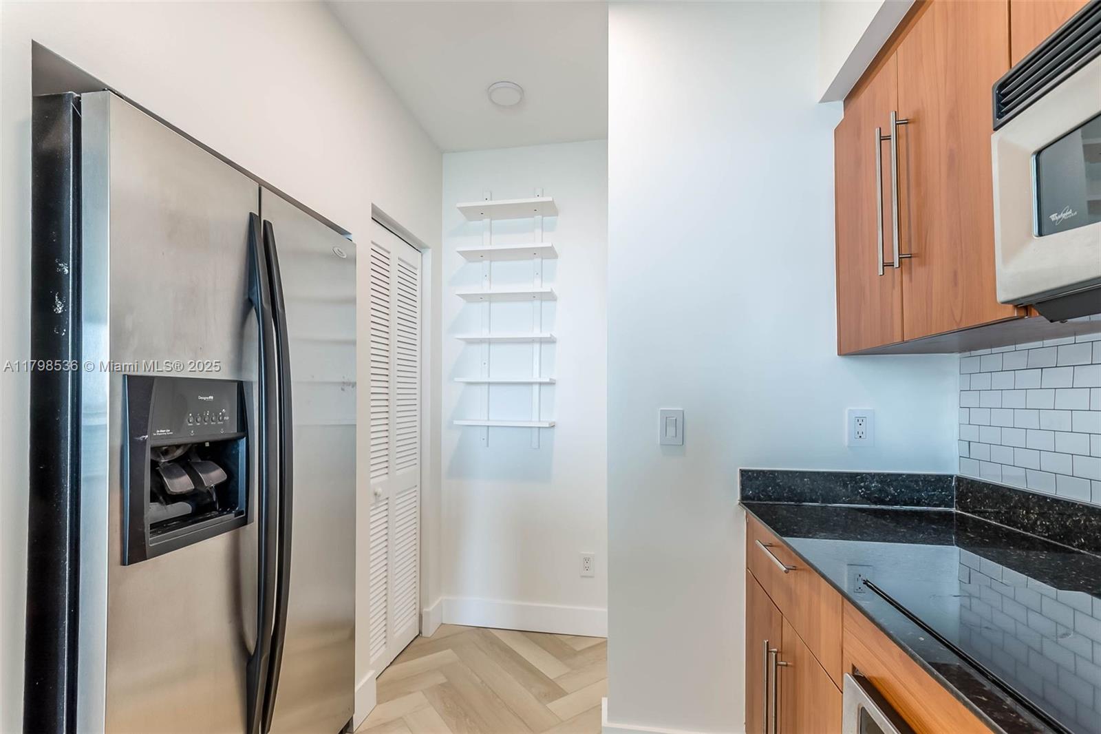 335 S Biscayne Blvd #1012, Miami FL 33131