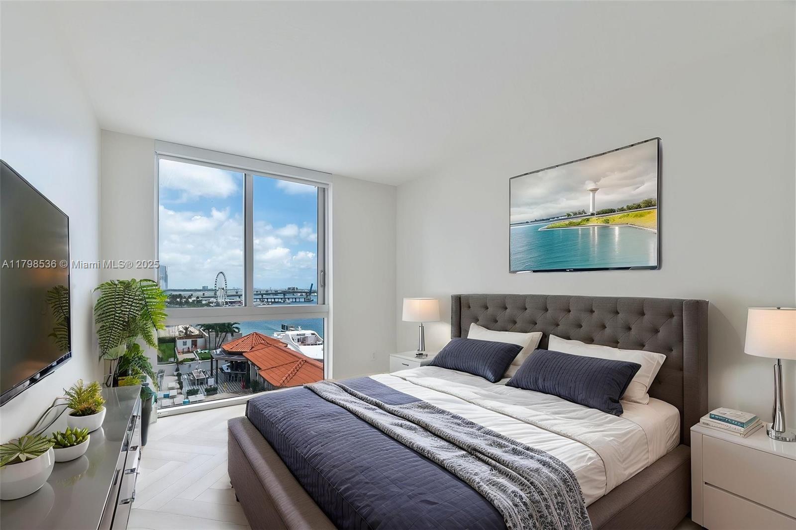 335 S Biscayne Blvd #1012, Miami FL 33131