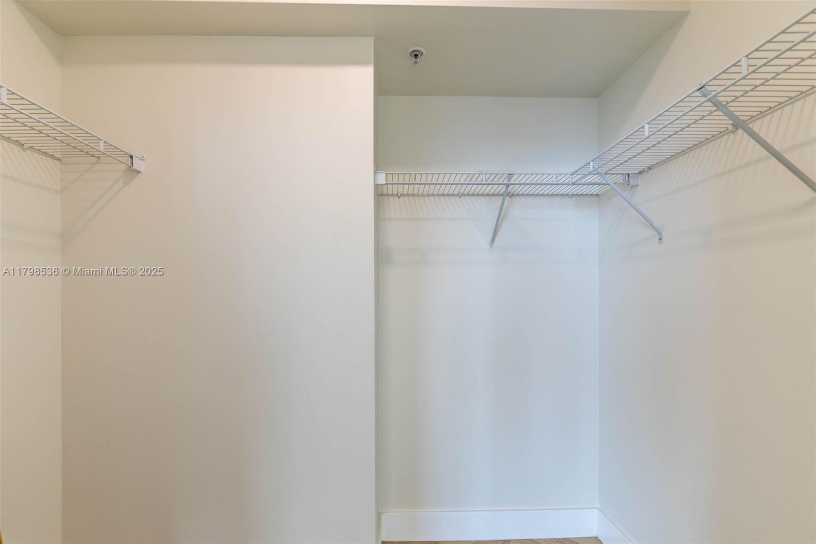 335 S Biscayne Blvd #1012, Miami FL 33131
