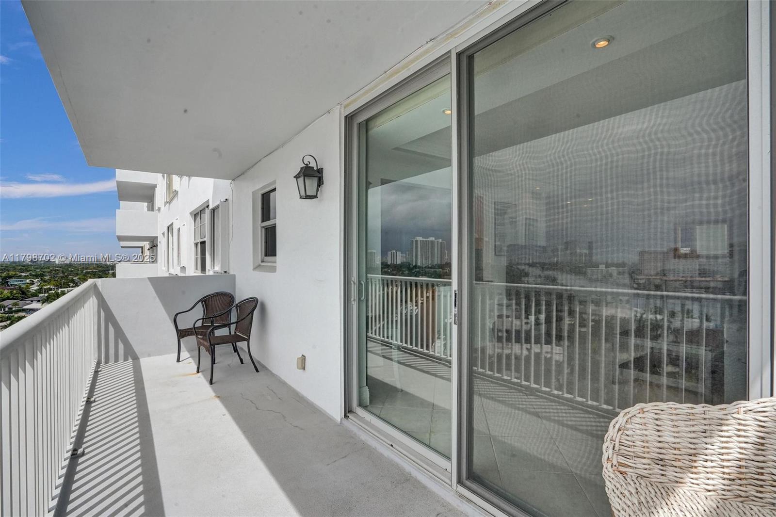 137 Golden Isles Dr #1105, Hallandale Beach FL 33009