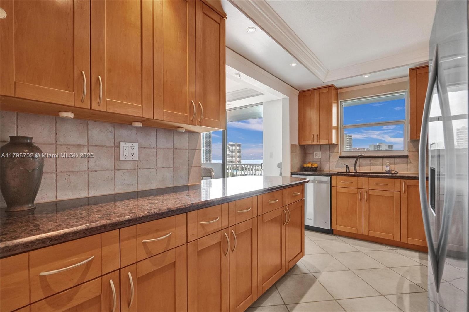 137 Golden Isles Dr #1105, Hallandale Beach FL 33009