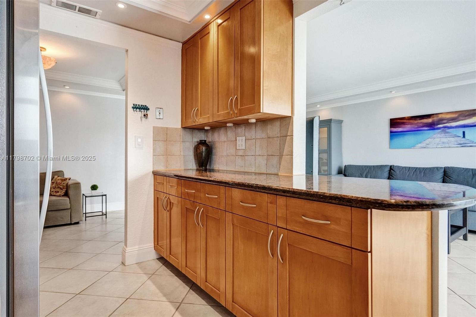 137 Golden Isles Dr #1105, Hallandale Beach FL 33009