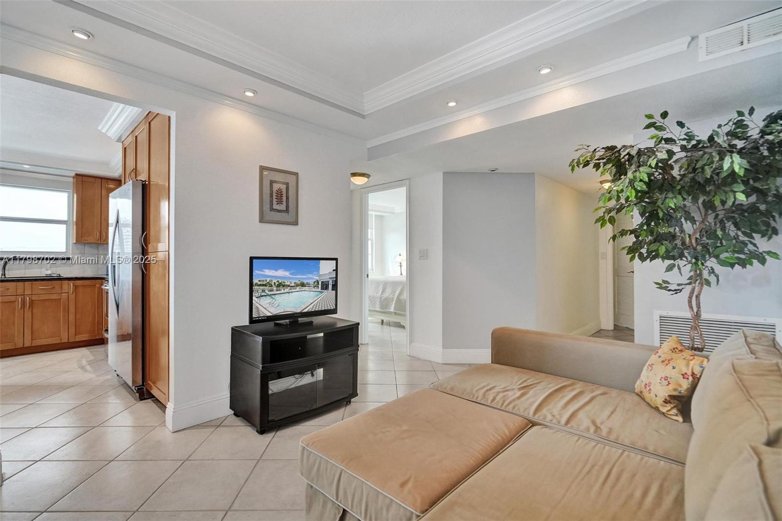 137 Golden Isles Dr #1105, Hallandale Beach FL 33009