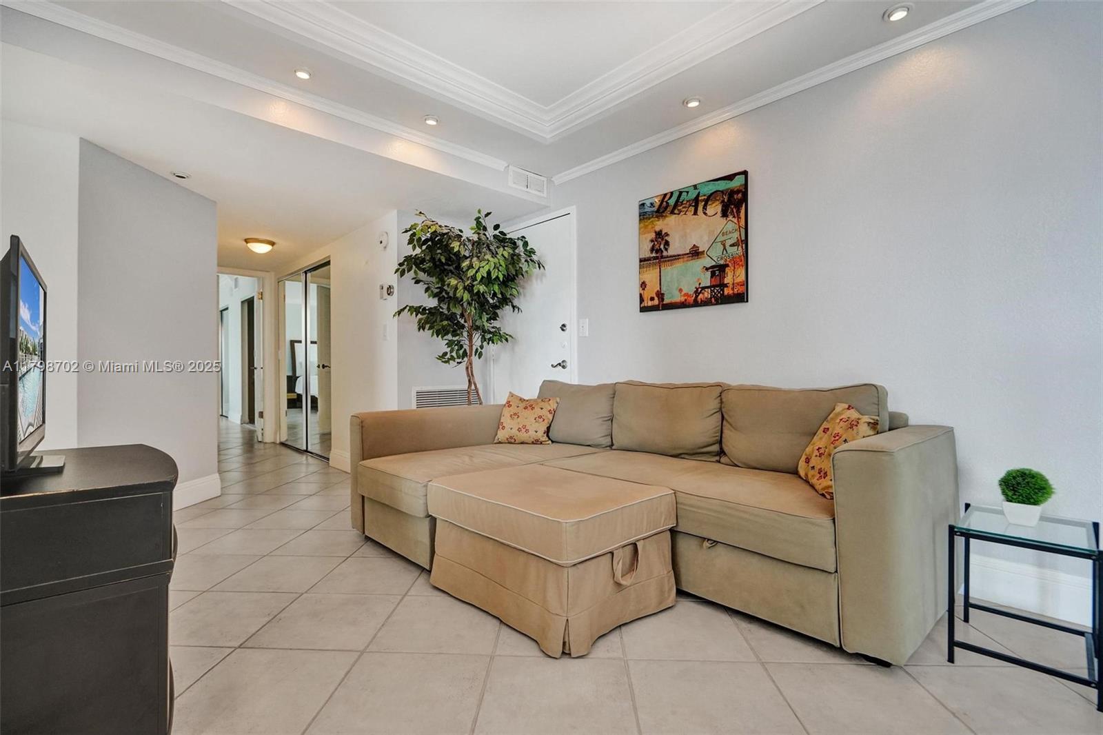 137 Golden Isles Dr #1105, Hallandale Beach FL 33009