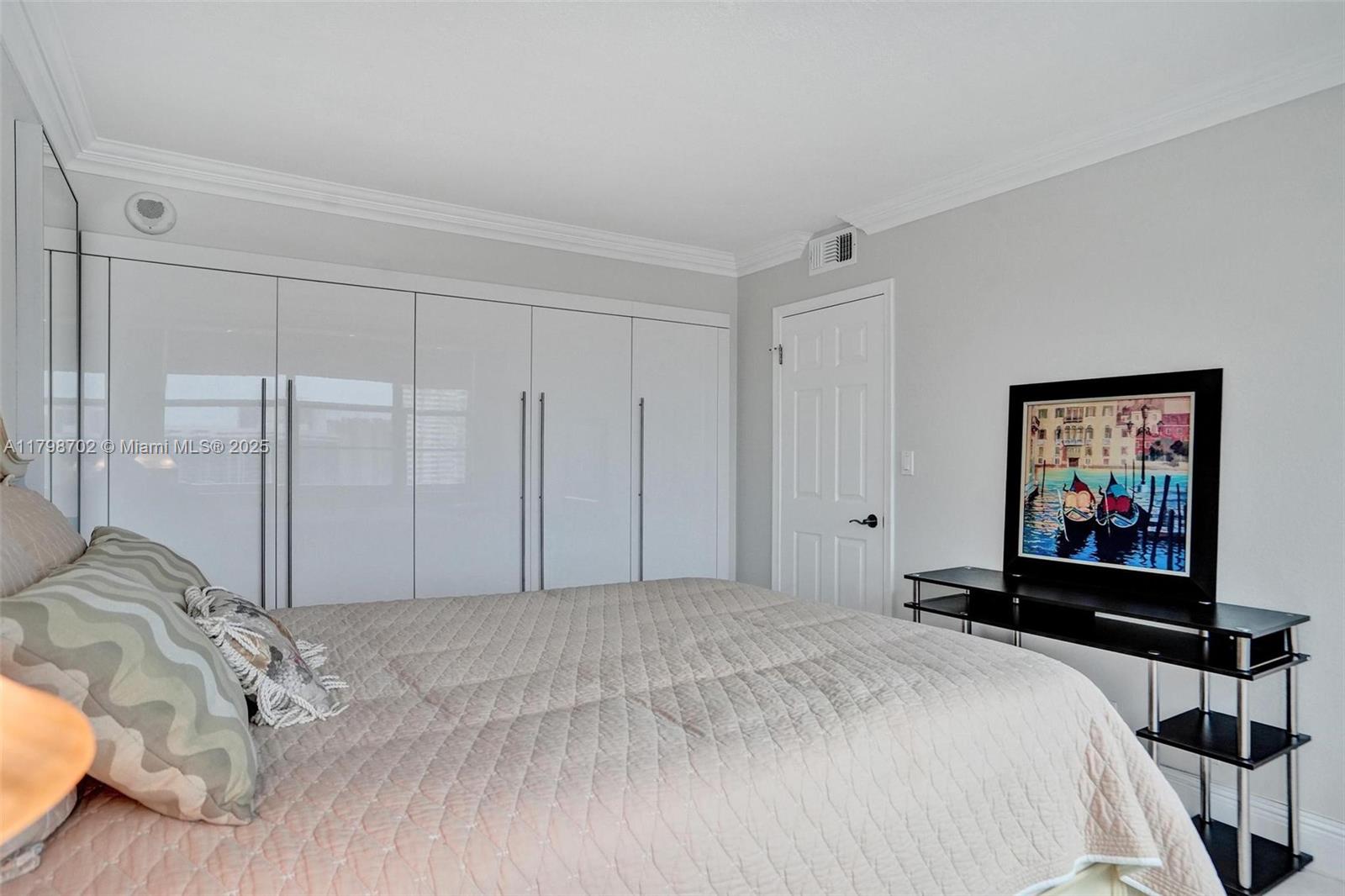 137 Golden Isles Dr #1105, Hallandale Beach FL 33009