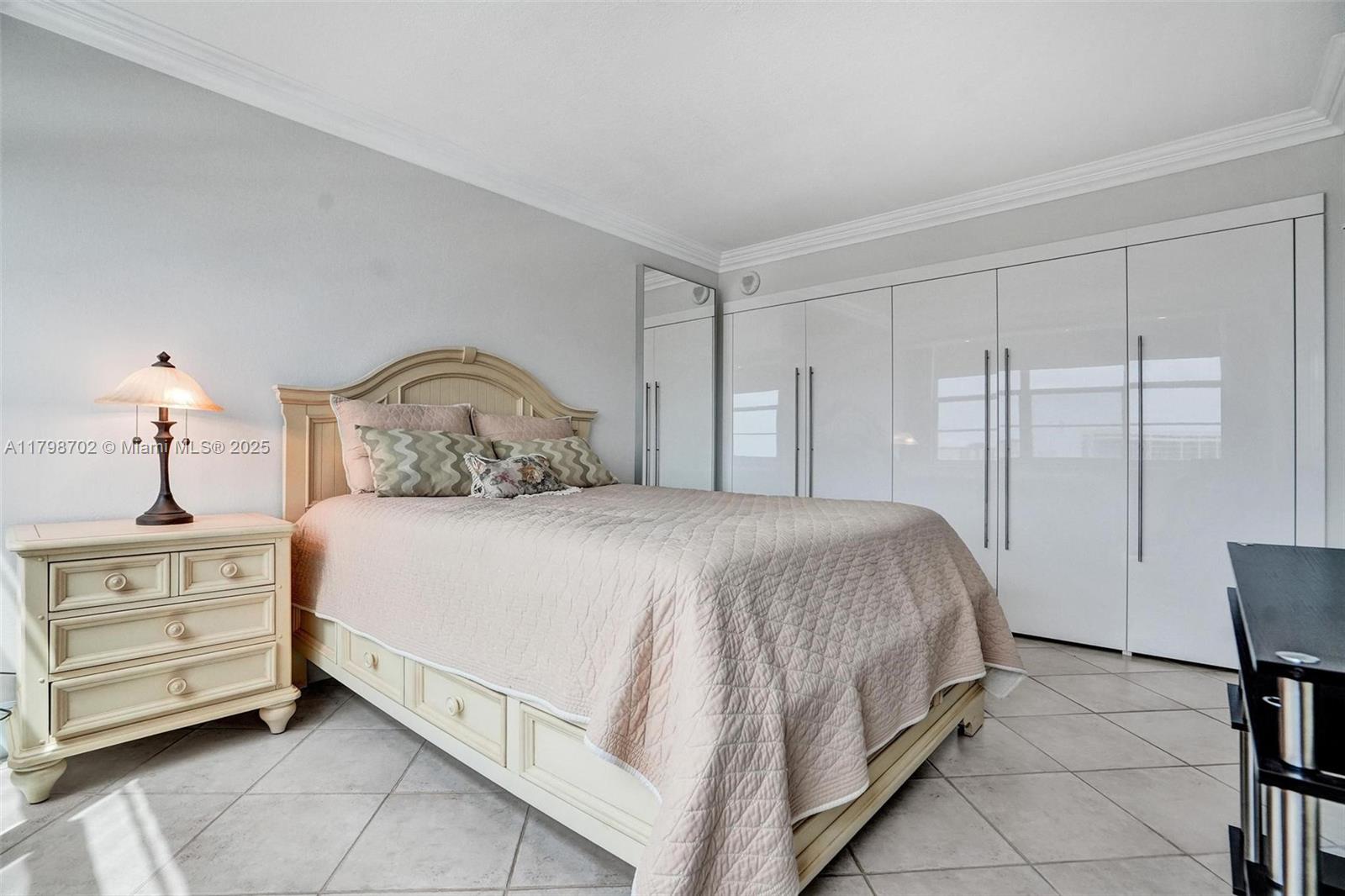 137 Golden Isles Dr #1105, Hallandale Beach FL 33009