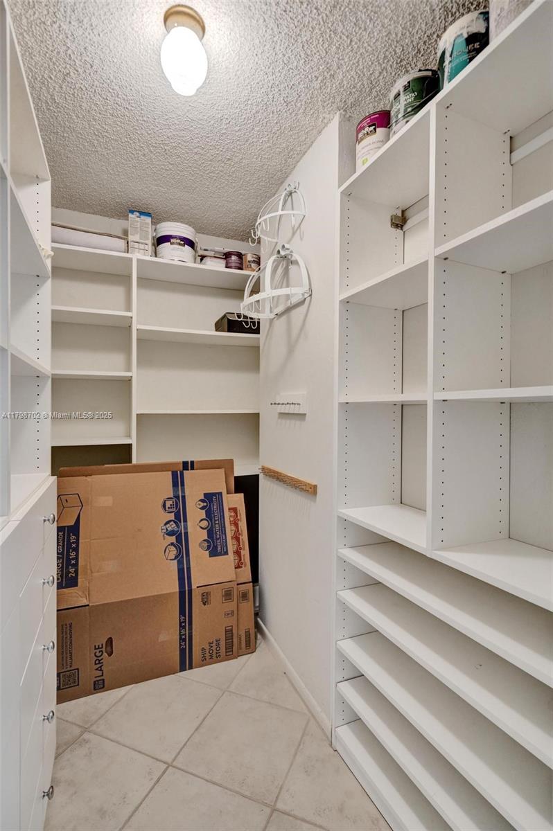 137 Golden Isles Dr #1105, Hallandale Beach FL 33009