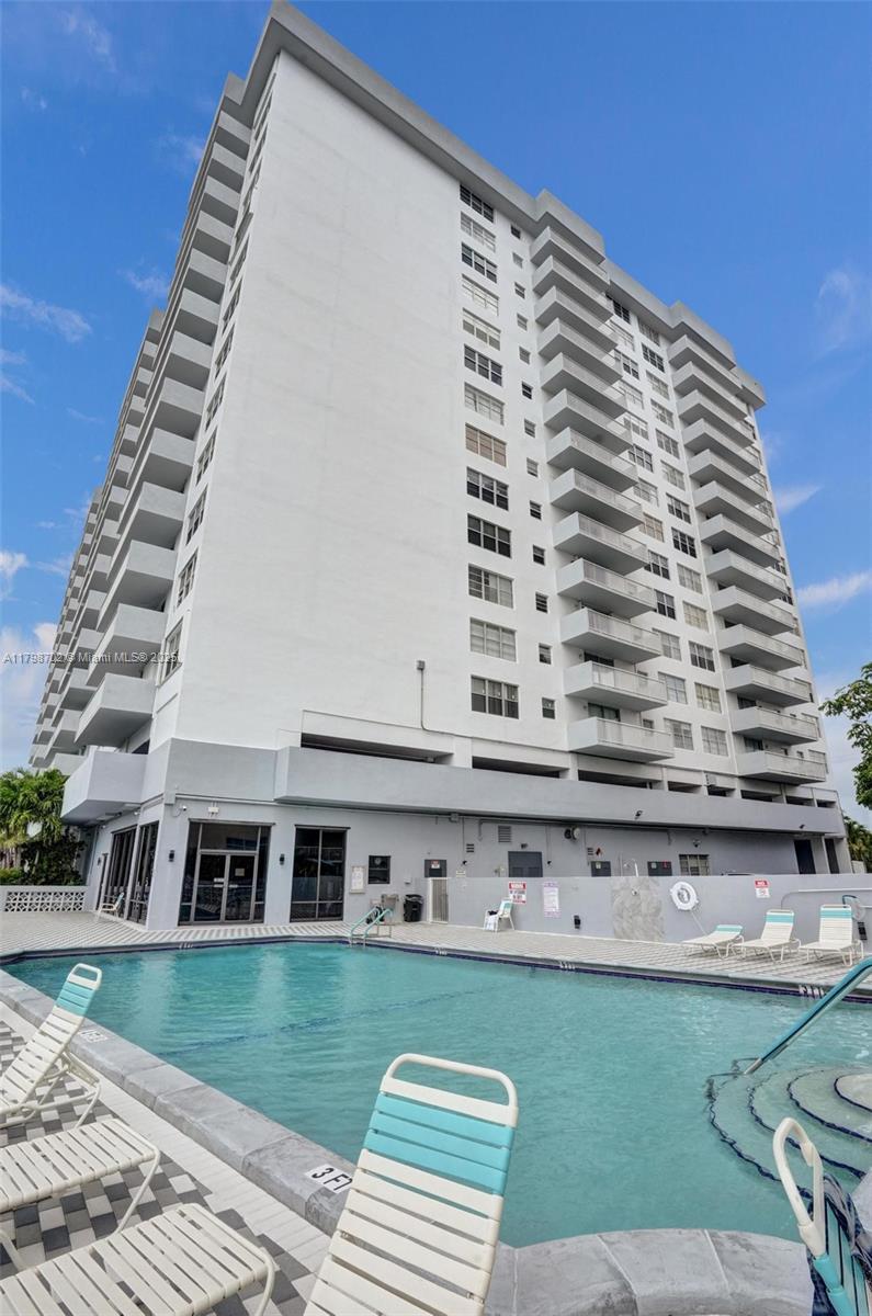 137 Golden Isles Dr #1105, Hallandale Beach FL 33009