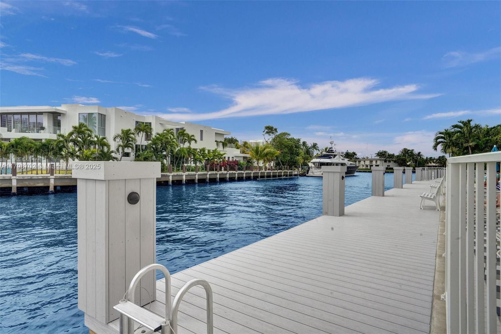 137 Golden Isles Dr #1105, Hallandale Beach FL 33009